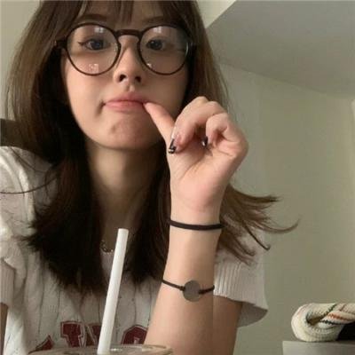冰属性男子与酷酷女同事